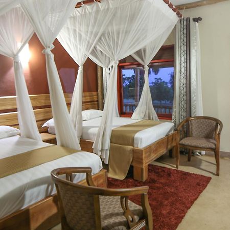 Pakuba Safari Lodge Nwoya Ngoại thất bức ảnh